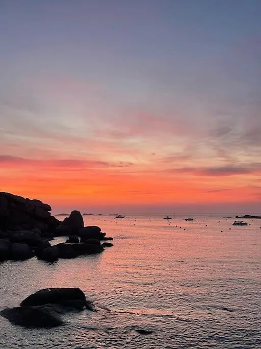Vacances A 50M De La Plage Et De La Mer Tregastel France